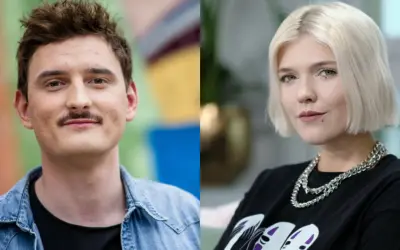Podsiadło i Zawiałow, młodzi artyści, prezentują swoje charakterystyczne style. On w dżinsowej kurtce, ona z blond włosami i wyrazistym makijażem.
